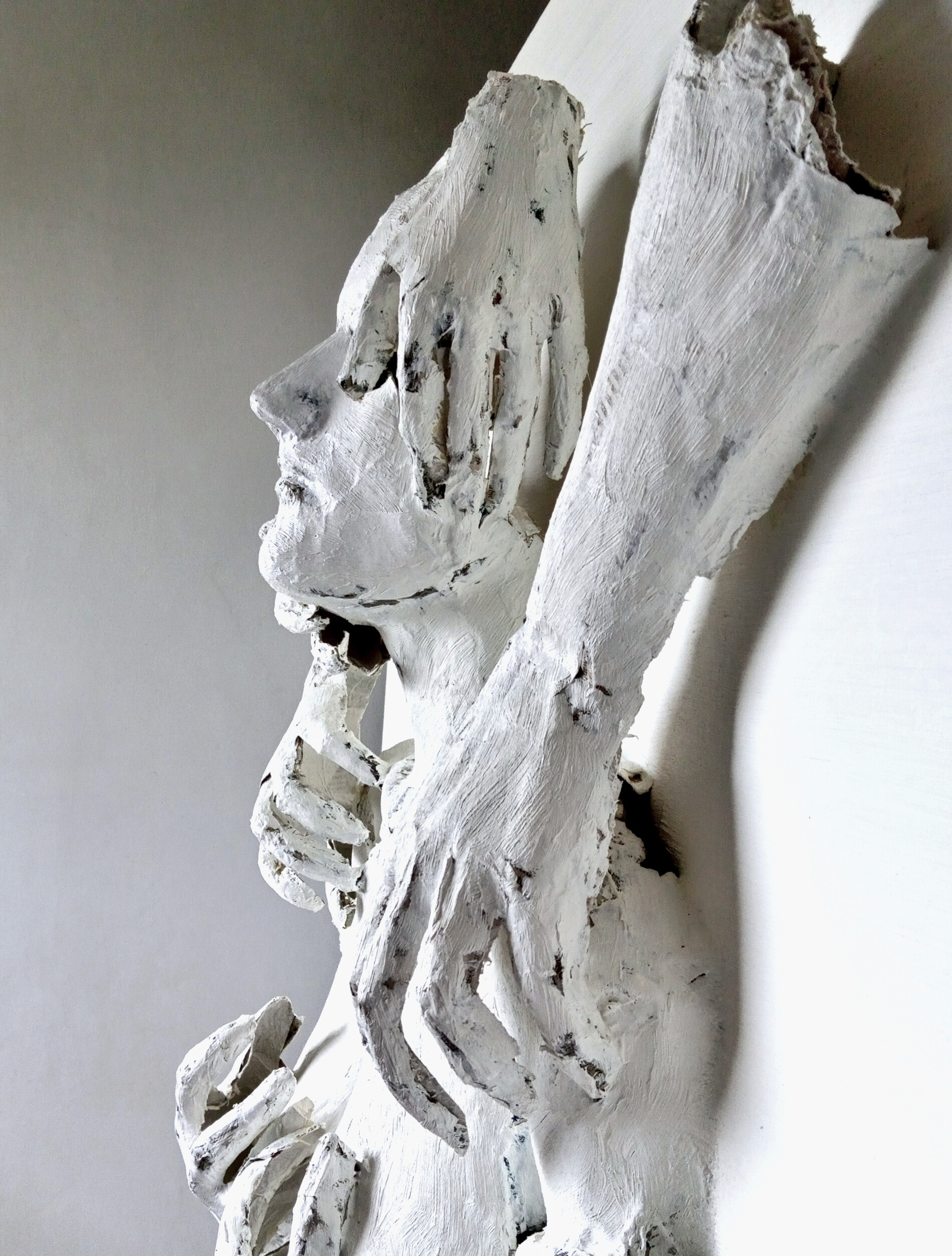 Gaya Lastovjak, 3D wall art, white relief, textured paper sculpture. Minimalist interior decor, investment art, rzeźba z papieru, sztuka figuratywna.